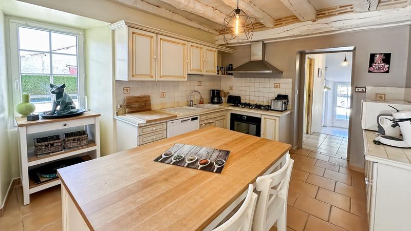 Propriété - 437 m² - 20 pièces