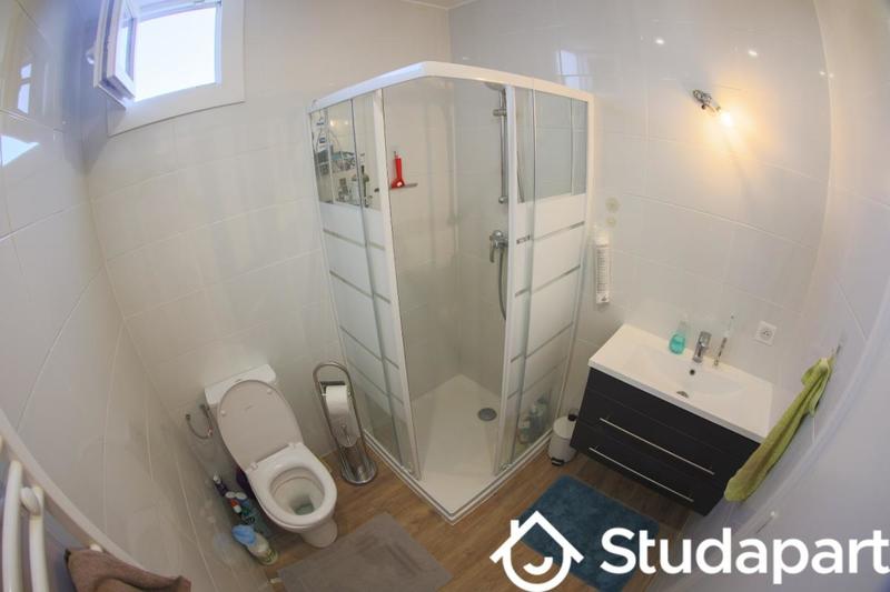 Chambre - 85 m² - 1 pièce