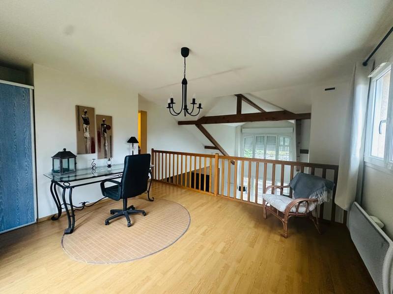 Maison - 286 m² - 9 pièces