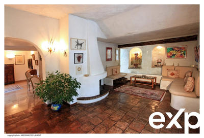 Maison - 900 m² - 20 pièces