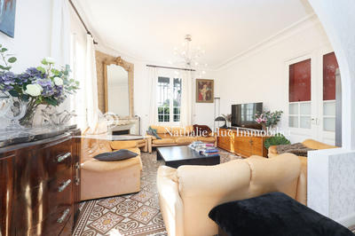 Maison - 300 m² - 7 pièces