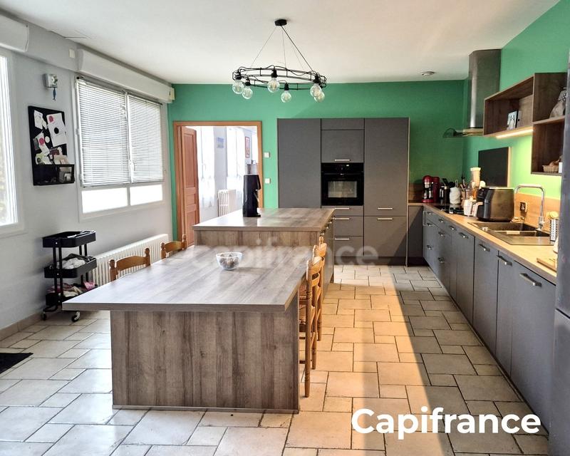 Appartement - 202 m² - 8 pièces