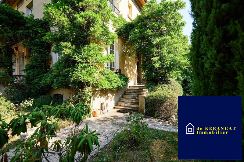 Maison - 252 m² - 11 pièces