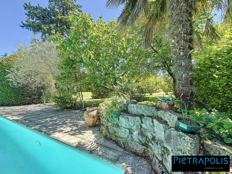 Maison - 251 m² - 9 pièces