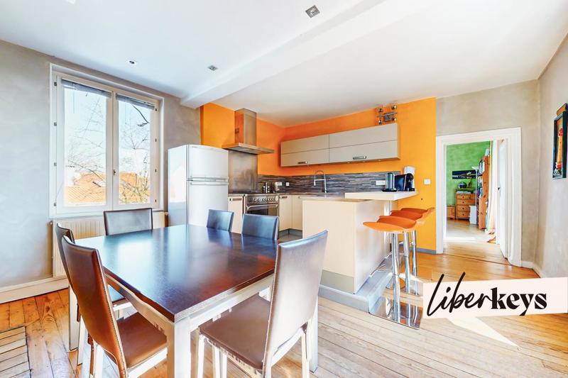 Maison - 240 m² - 7 pièces