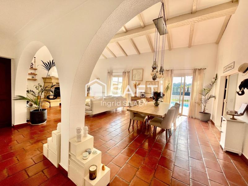 Maison - 200 m² - 7 pièces