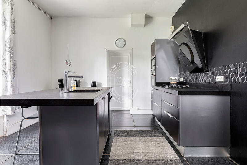 Maison - 297 m² - 12 pièces