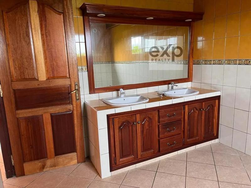 Propriété - 230 m² - 6 pièces