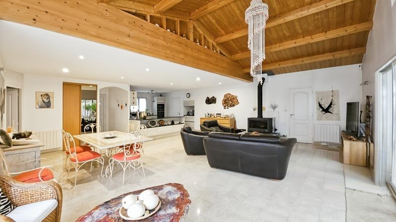 Maison - 235 m² - 7 pièces