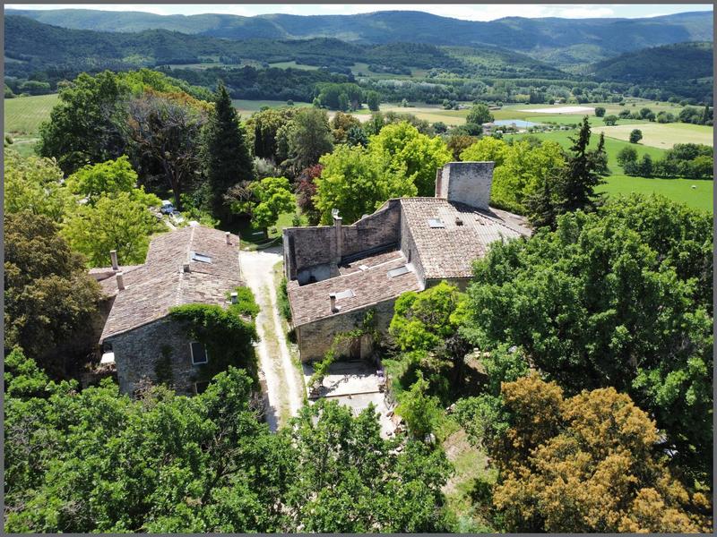 Maison - 800 m² - 32 pièces