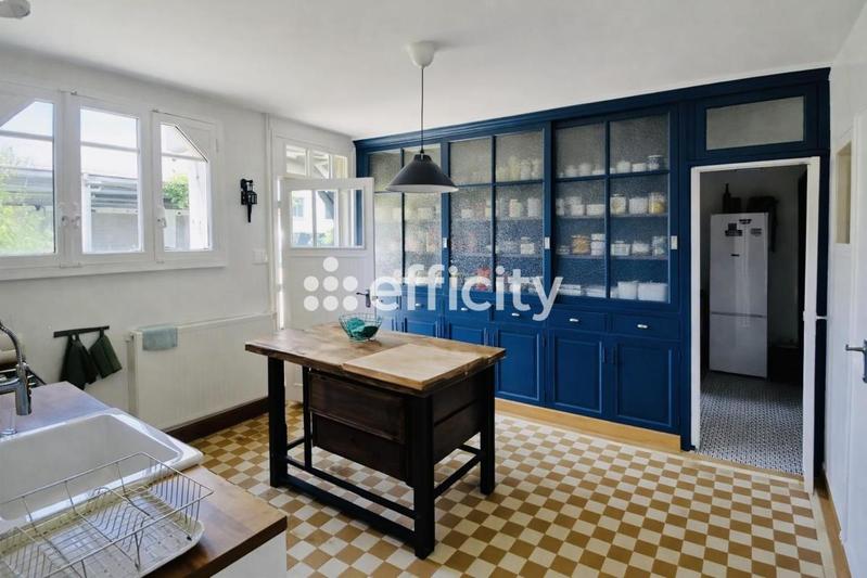 Maison - 246 m² - 10 pièces