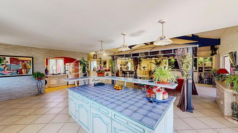 Maison - 311 m² - 10 pièces