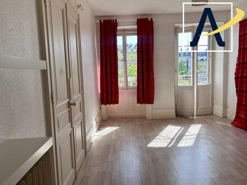 Appartement - 161 m² - 6 pièces