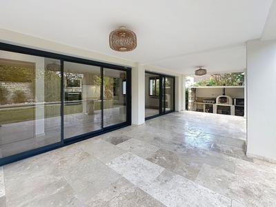 Maison - 221 m² - 6 pièces