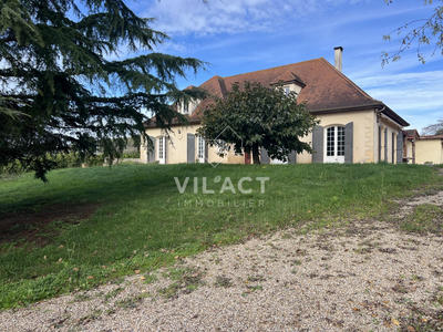 Maison - 222 m² - 7 pièces