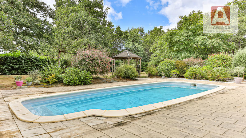 Maison - 190 m² - 8 pièces