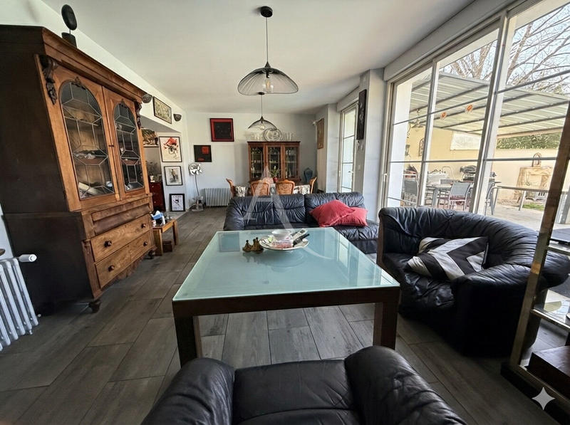 Maison - 265 m² - 10 pièces