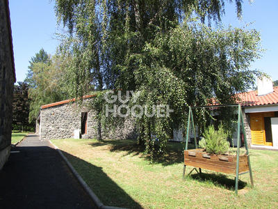 Maison - 500 m² - 99 pièces