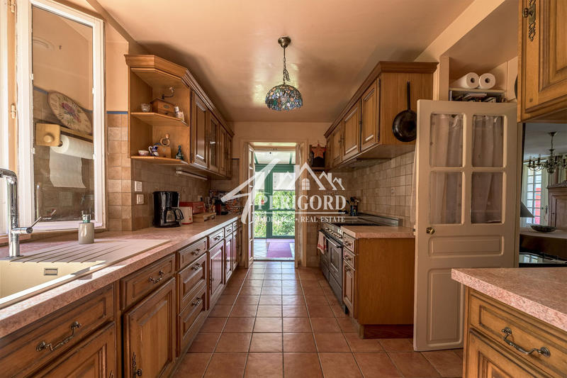 Maison - 227 m² - 14 pièces