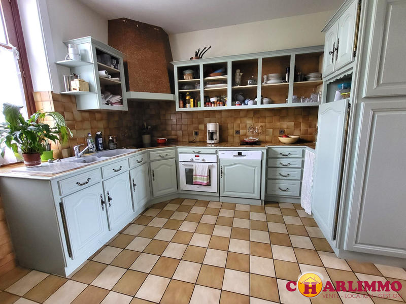 Maison traditionnelle - 182 m² - 8 pièces