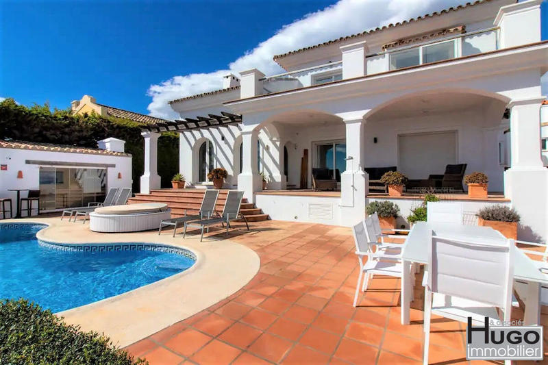 Villa - 355 m² - 10 pièces