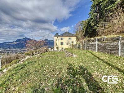 Maison - 228 m² - 7 pièces