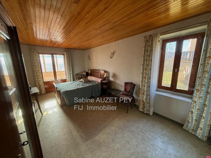 Maison - 250 m² - 6 pièces