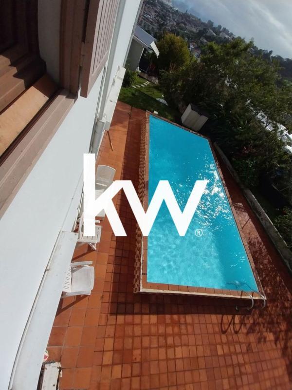 Villa - 261 m² - 11 pièces