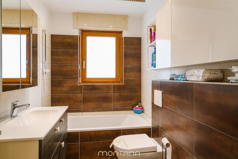 Maison - 238 m² - 7 pièces