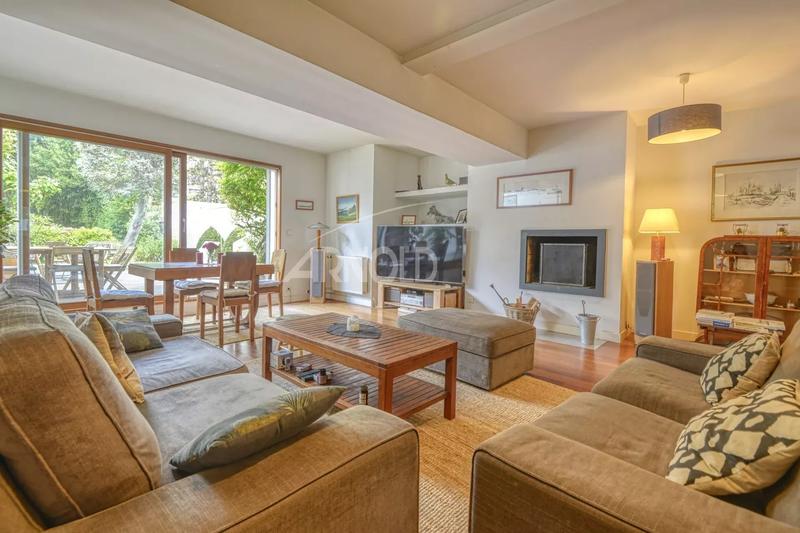 Maison - 204 m² - 8 pièces