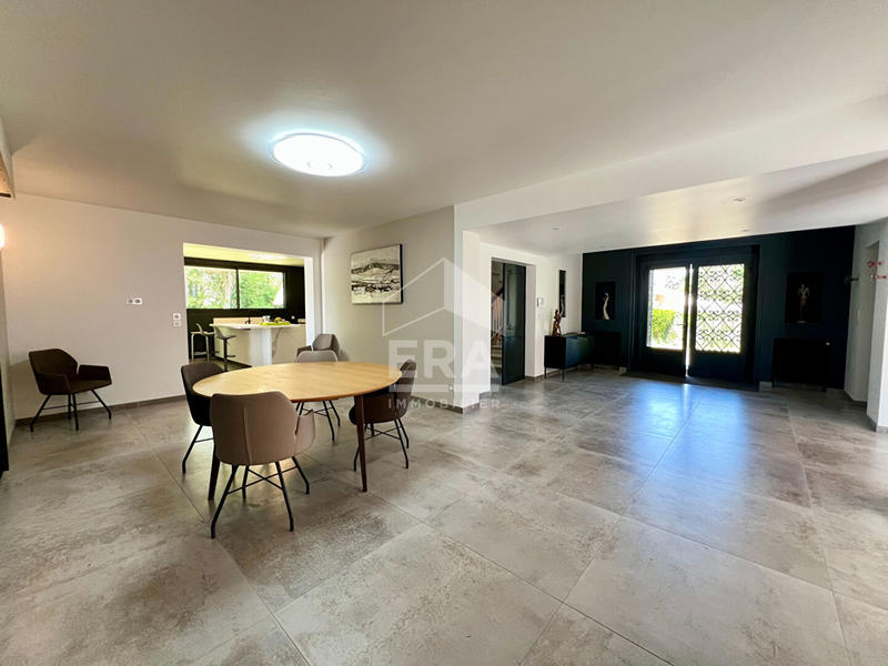 Villa - 297 m² - 7 pièces