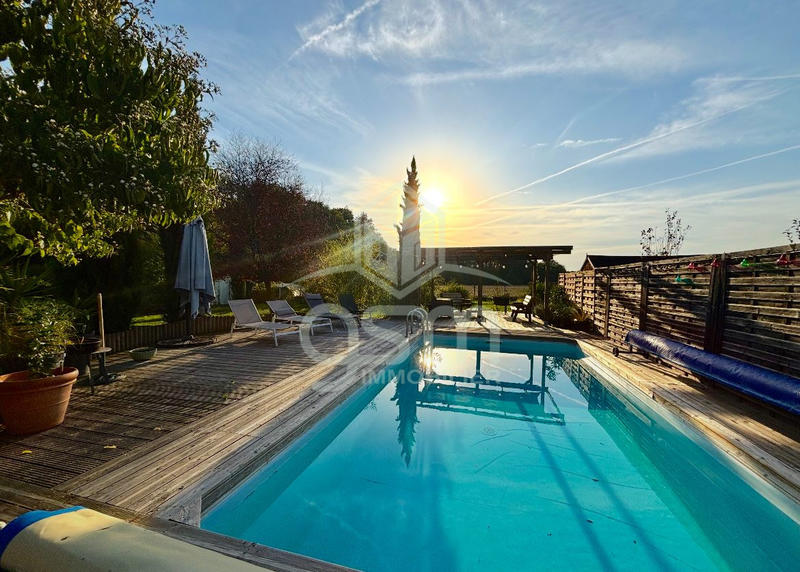 Maison traditionnelle - 157 m² - 6 pièces