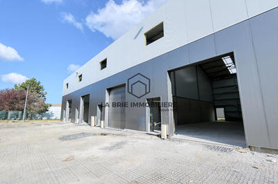 Local d'activité / Entrepôt - 121 m² - 1 pièce