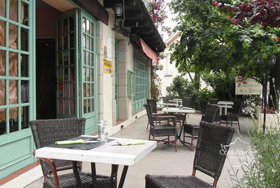 Maison - 1 700 m² - 25 pièces