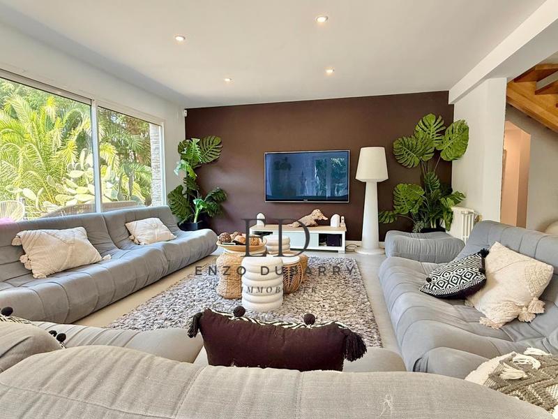 Maison - 301 m² - 9 pièces