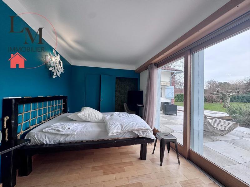 Villa - 295 m² - 10 pièces