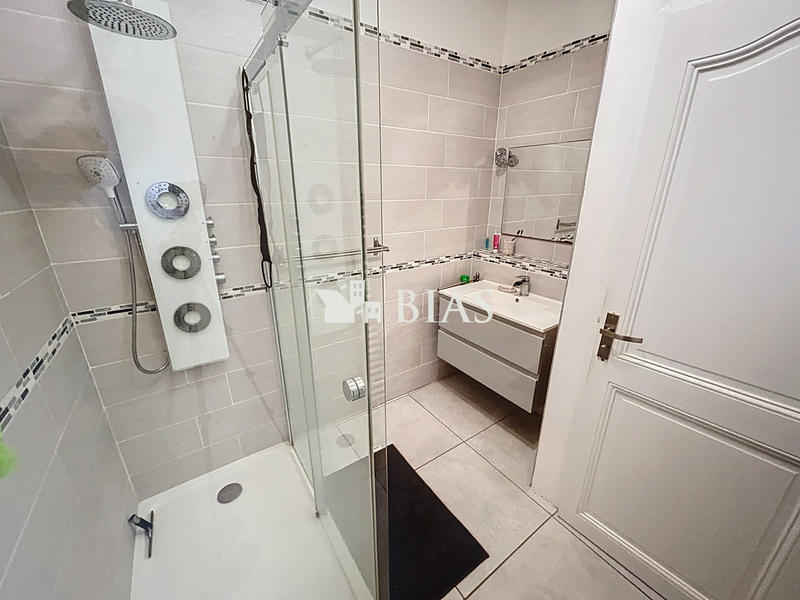 Maison - 230 m² - 7 pièces