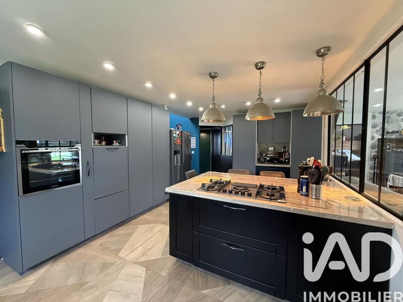 Maison - 150 m² - 8 pièces