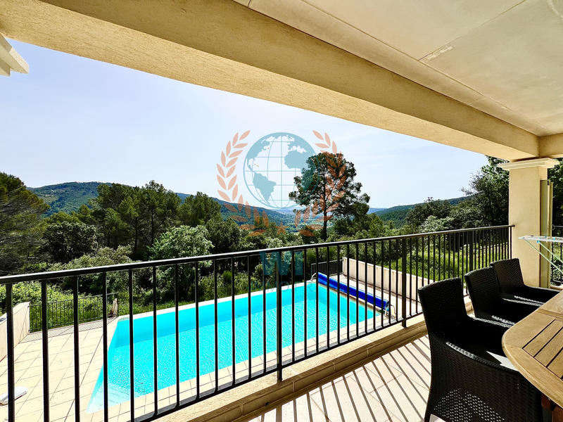 Maison - 210 m² - 6 pièces