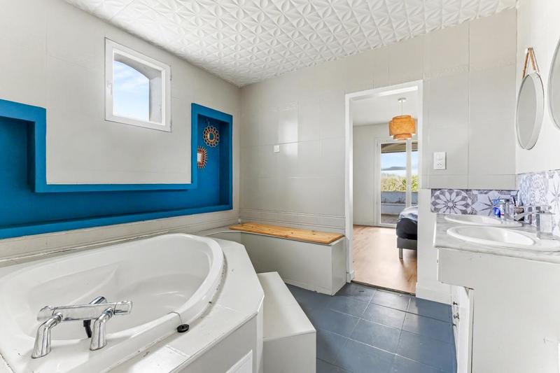 Maison - 235 m² - 7 pièces