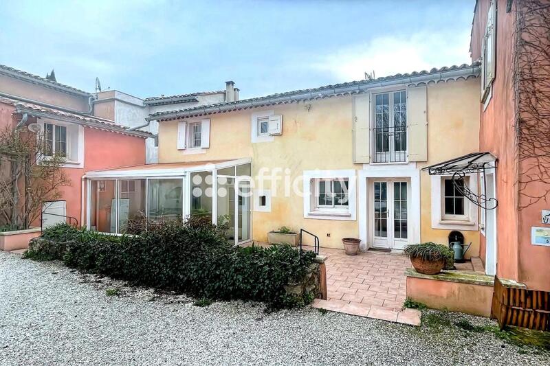 Maison - 230 m² - 9 pièces