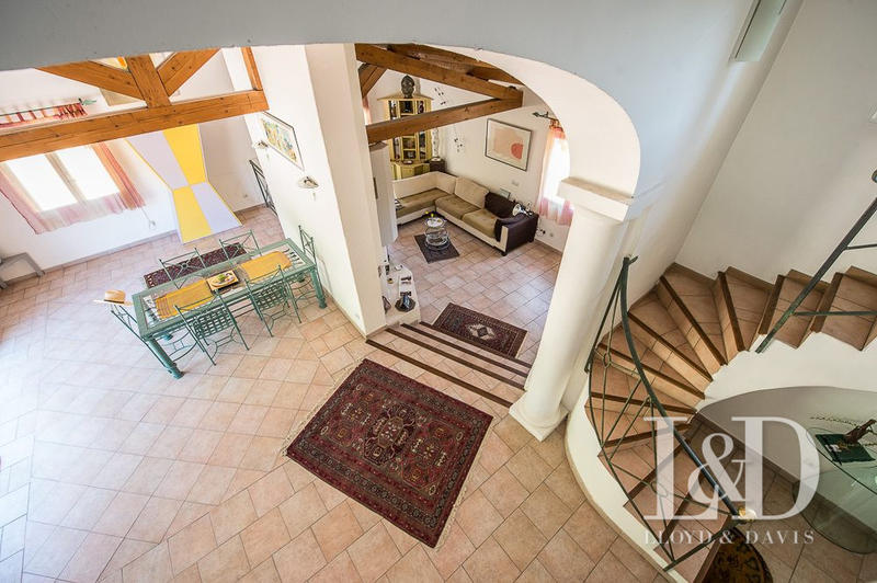 Maison traditionnelle - 313 m² - 7 pièces