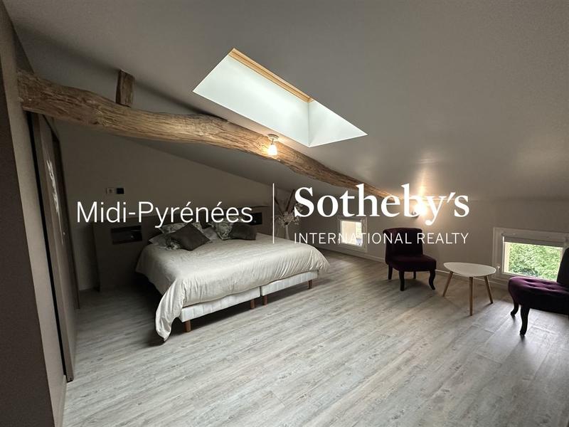 Maison - 542 m² - 15 pièces