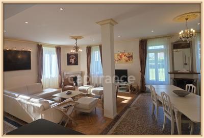 Maison bourgeoise - 266 m² - 10 pièces