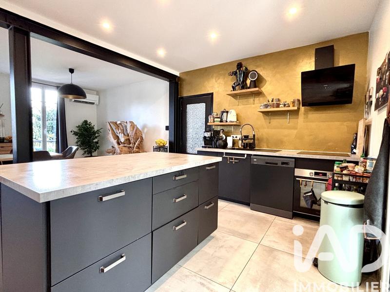 Maison - 202 m² - 8 pièces