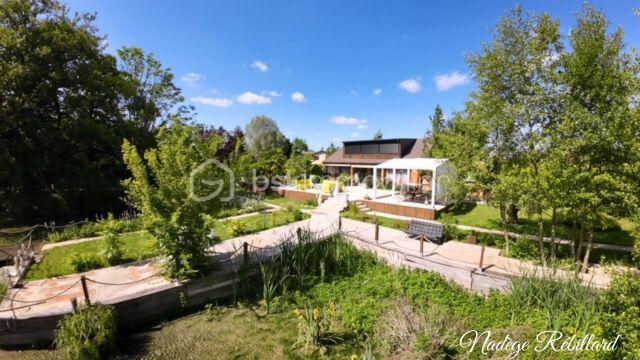 Propriété - 200 m² - 9 pièces