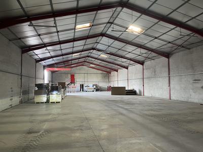 Local d'activités - 1 205 m²