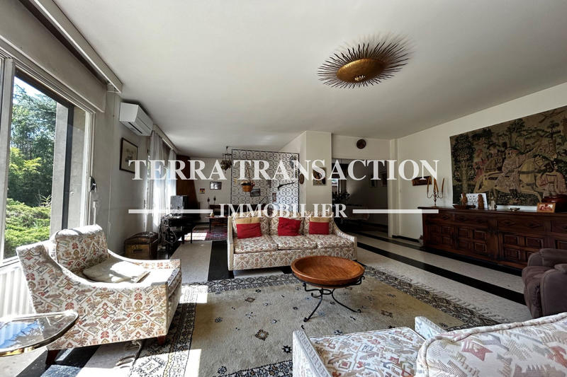 Propriété - 260 m² - 11 pièces