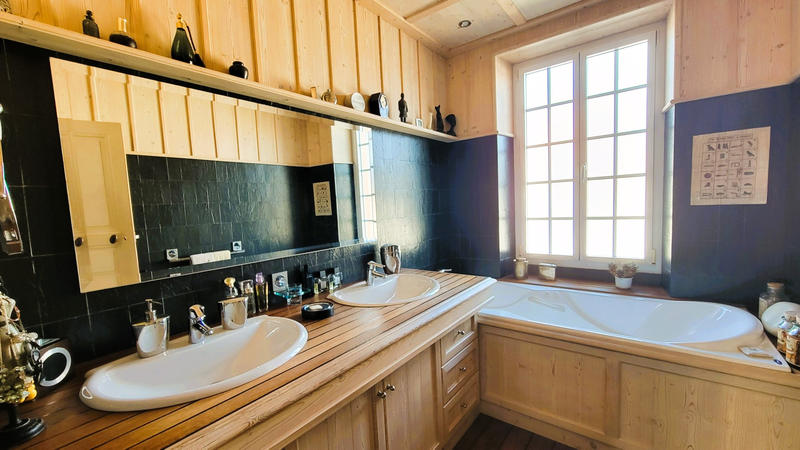 Maison - 206 m² - 8 pièces