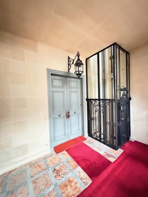 Appartement - 296 m² - 8 pièces